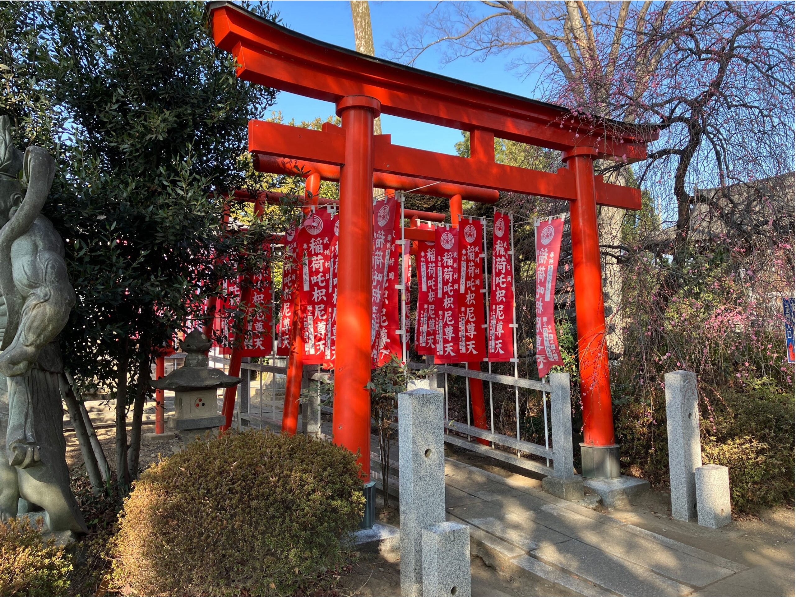 境内にはお稲荷様もございます。